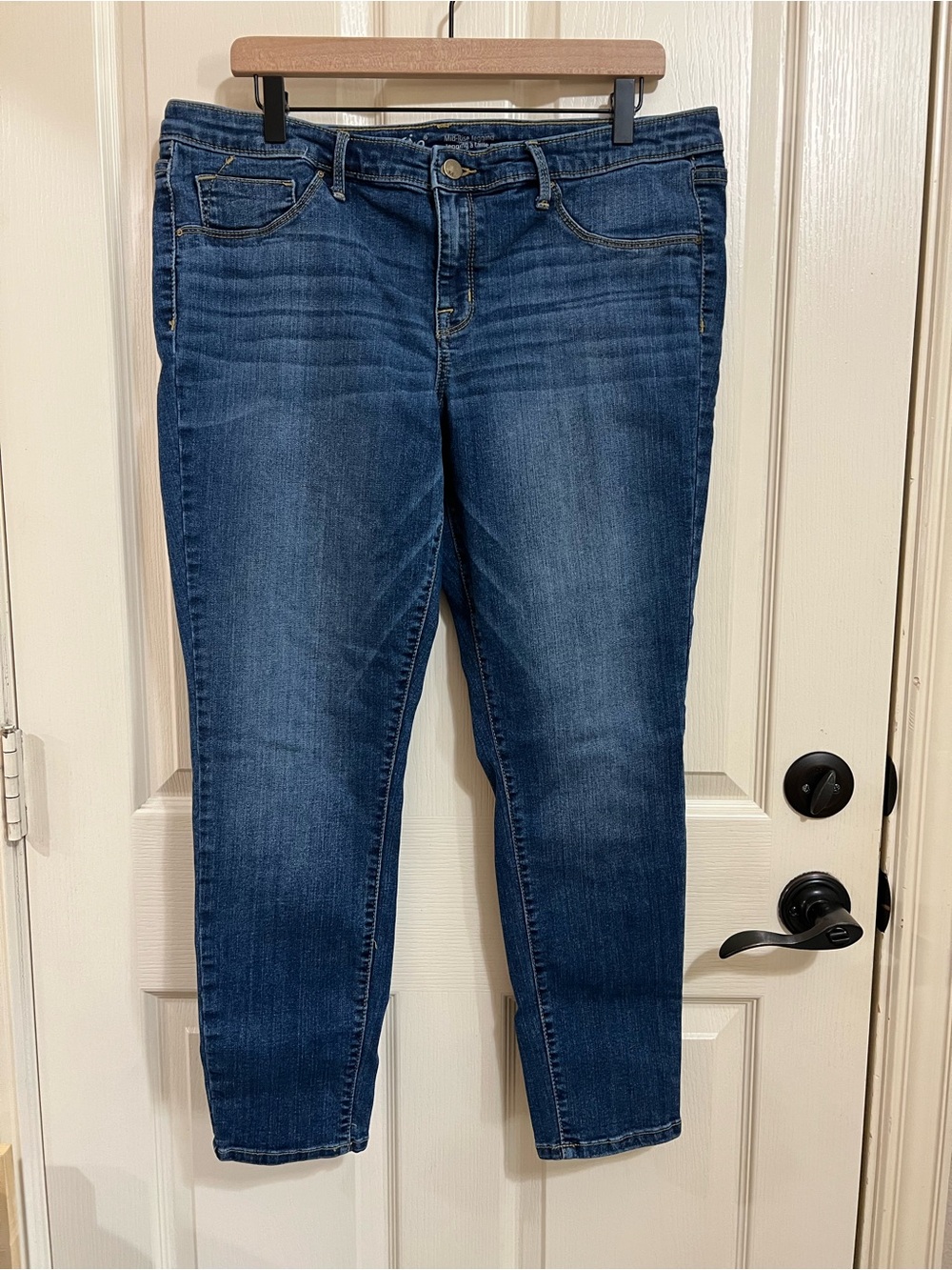 Ankle-Length Stretch Jeans in Dark Blue